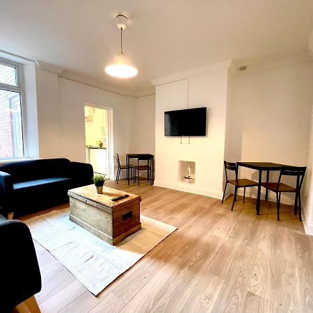 Huge Serviced Apartment With Free Parking Jesmond ภายนอก รูปภาพ