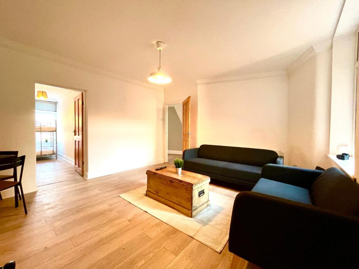 Huge Serviced Apartment With Free Parking Jesmond ภายนอก รูปภาพ