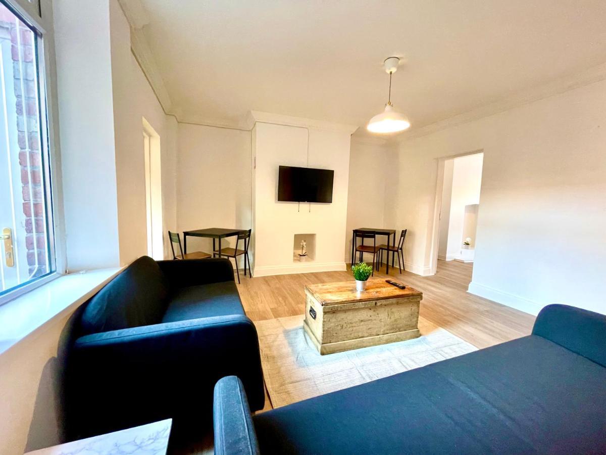 Huge Serviced Apartment With Free Parking Jesmond ภายนอก รูปภาพ