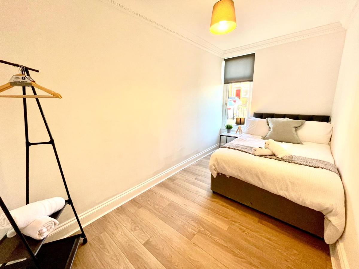 Huge Serviced Apartment With Free Parking Jesmond ภายนอก รูปภาพ