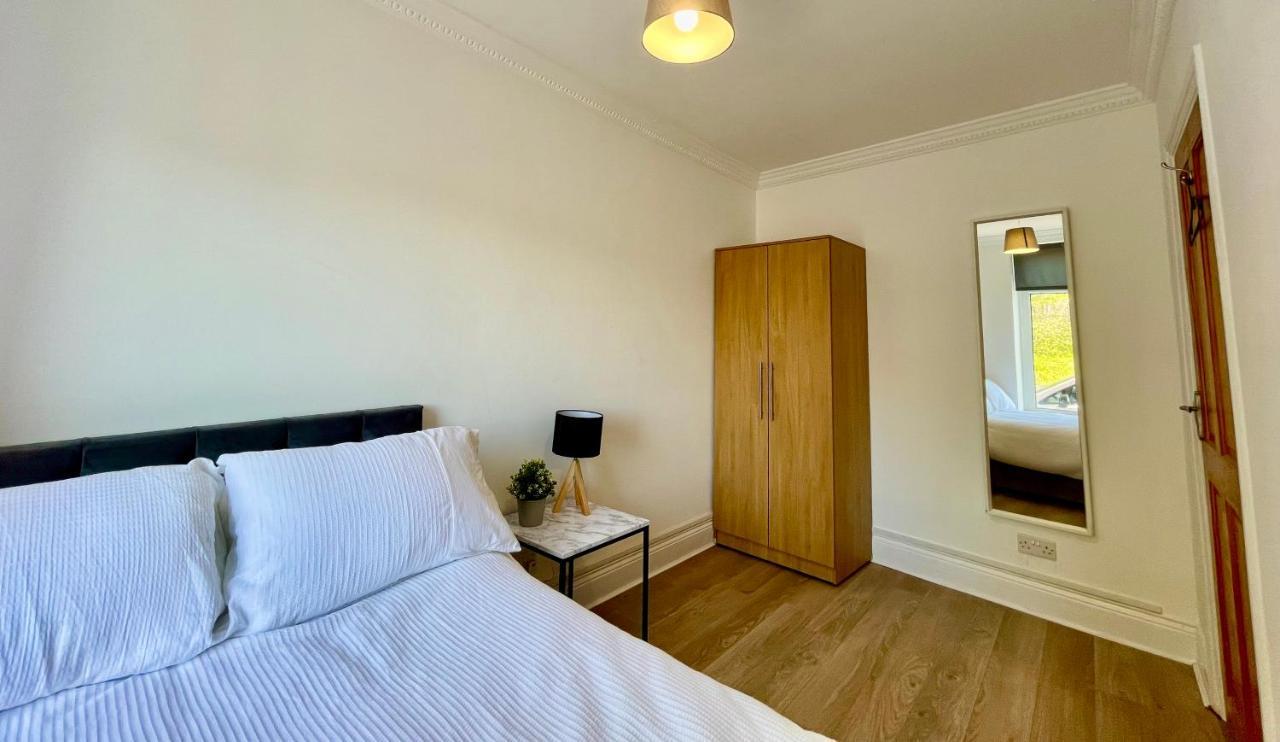 Huge Serviced Apartment With Free Parking Jesmond ภายนอก รูปภาพ